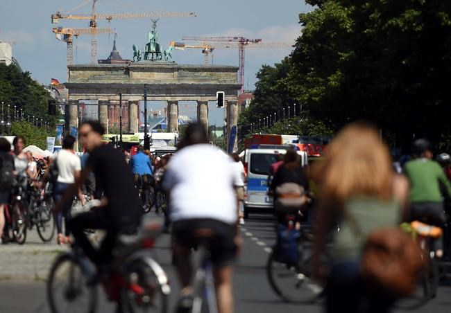 Berlin to expand bike lines, approves self-driving car test | iNFOnews.ca Berlin to expand bike lines, approves self-driving car test | iNFOnews.ca