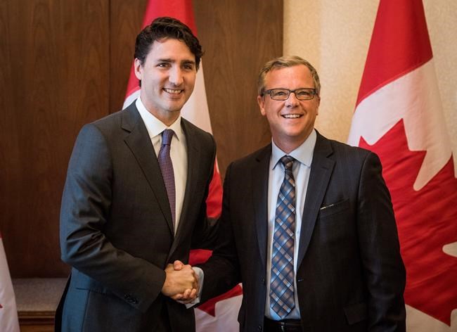 Prime minister, premier talk about EI and pipelines during Saskatchewan visit | iNFOnews.ca