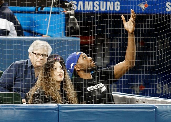 Crowd gives NBA Finals MVP Kawhi Leonard warm welcome at Blue Jays game | iNFOnews.ca Crowd gives NBA Finals MVP Kawhi Leonard warm welcome at Blue Jays game | iNFOnews.ca
