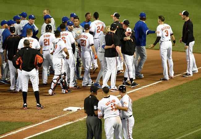 Royals and Orioles empty benches after Ventura hits Machado | iNFOnews.ca Royals and Orioles empty benches after Ventura hits Machado | iNFOnews.ca