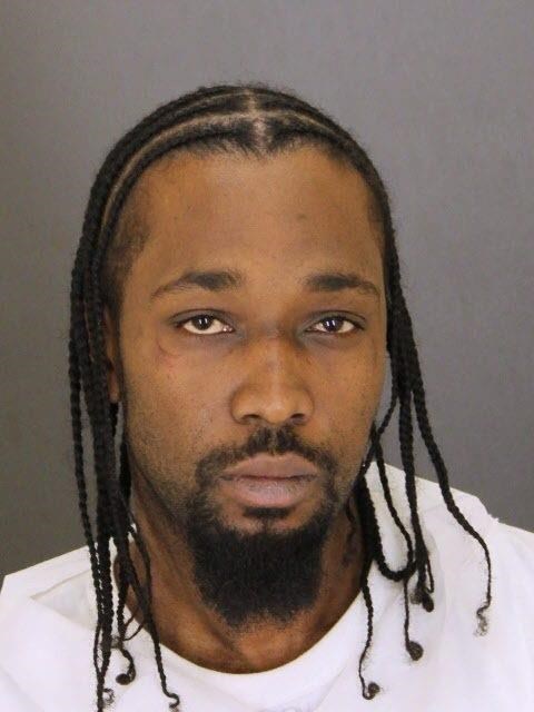 Baltimore officer shot in hand is released from hospital | iNFOnews.ca