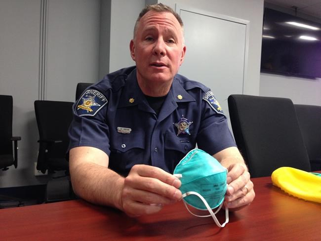 In opioid crisis, a new risk for police: accidental overdose | iNFOnews.ca CP1181671545