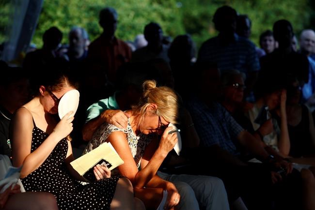 Overflow crowd gathers to honour slain Maryland journalist | iNFOnews.ca CP204320225