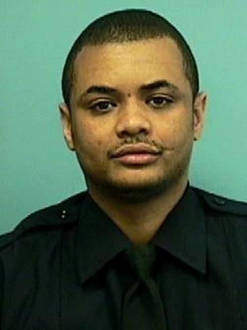 Slain Baltimore officer's gun found in lot where he was shot | iNFOnews.ca