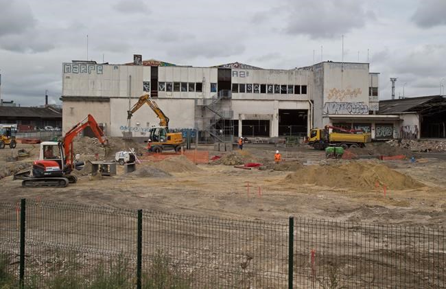 Paris to open new reception centre for migrants | iNFOnews.ca Paris to open new reception centre for migrants | iNFOnews.ca