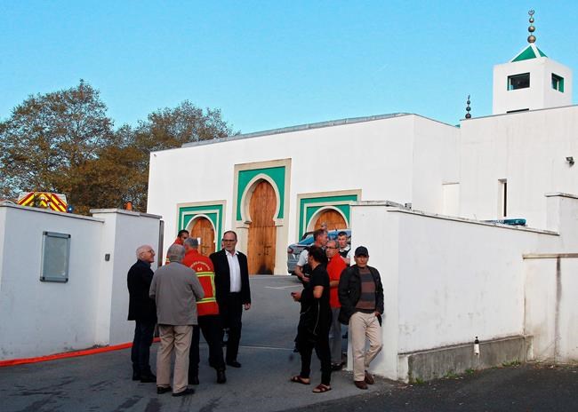 Man shoots, injures 2 outside mosque in France | iNFOnews.ca Man shoots, injures 2 outside mosque in France | iNFOnews.ca