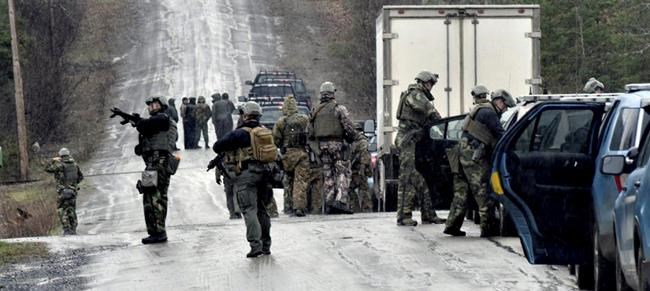 The Latest: Hunting suspended as Maine police seek fugitive | iNFOnews.ca CP489658422