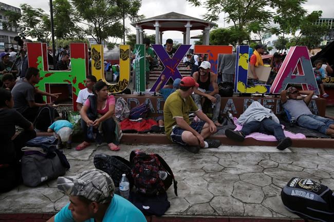 Mexican city bars caravan, says migrants are safety threat | iNFOnews.ca