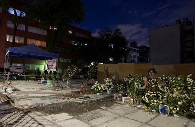 Where buildings fell to quake, memorials rise in Mexico City | iNFOnews.ca