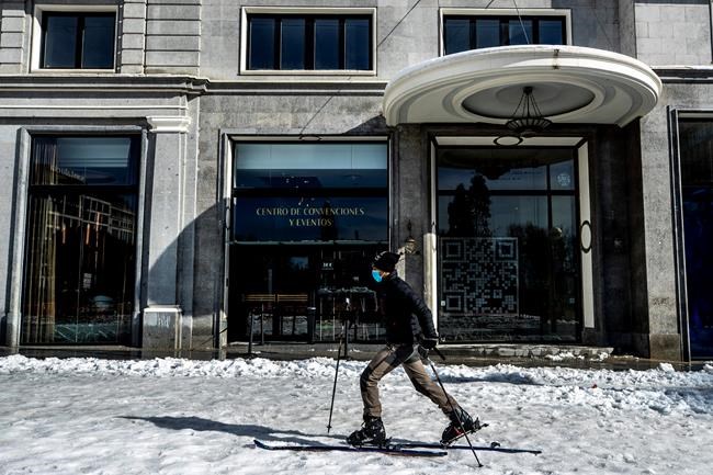 Spain shovels out of snowdrifts left by Storm Filomena | iNFOnews.ca CP1751475703