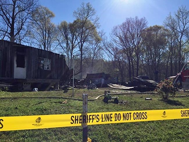 Teen saves sister's life in Tennessee fire; 5 others killed | iNFOnews.ca