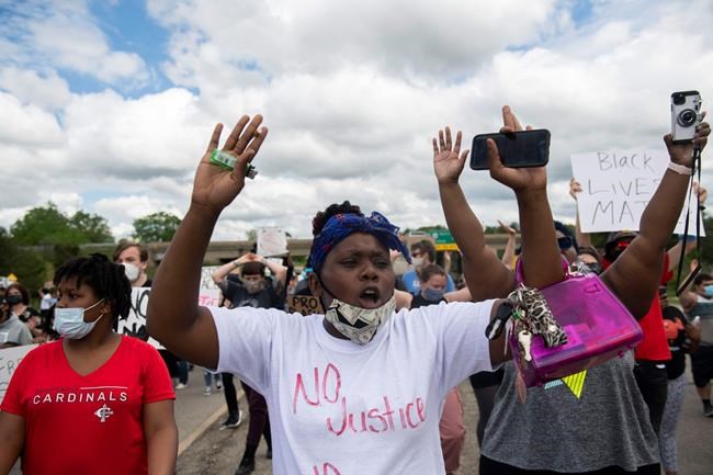 Michigan sheriff: Woman hit by deputy had bitten him first | iNFOnews.ca Michigan sheriff: Woman hit by deputy had bitten him first | iNFOnews.ca