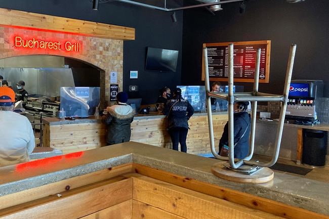 States lift restrictions gradually amid fears of new variant | iNFOnews.ca States lift restrictions gradually amid fears of new variant | iNFOnews.ca