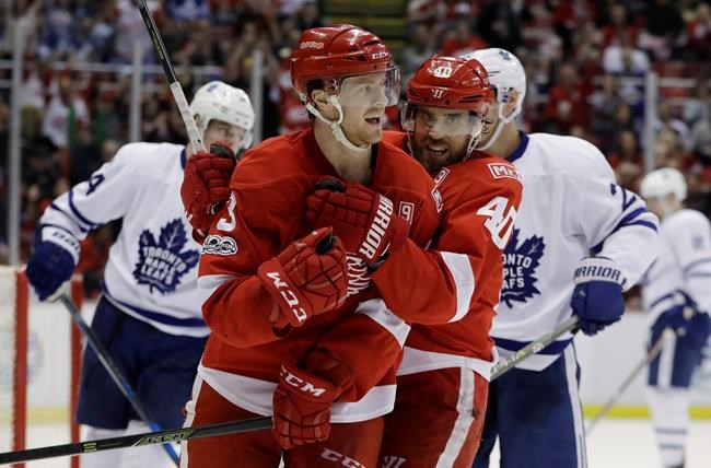 Matthews scores twice, leads Maple Leafs past Red Wings 5-4 | iNFOnews.ca