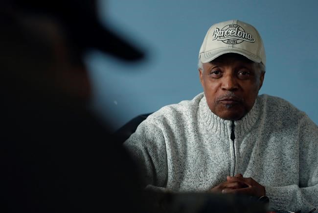 R. Kelly case poses challenge: Separating artist from anthem | iNFOnews.ca CP649783536