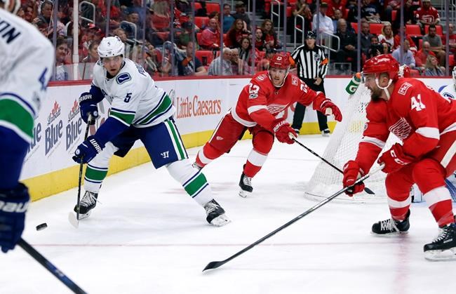 Big second period lifts Canucks to 4-1 win over Detroit | iNFOnews.ca