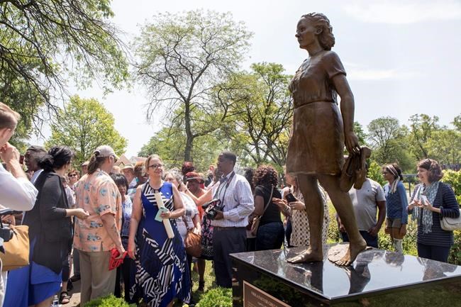 Statue of slain civil rights activist dedicated in Detroit | iNFOnews.ca