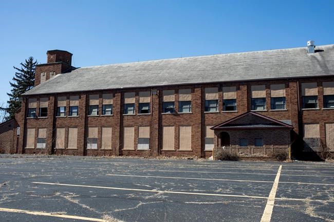 Cases of donated water found in old Flint school | iNFOnews.ca