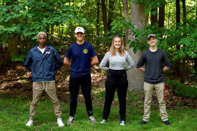 5 Michigan siblings to join military, including quadruplets | iNFOnews.ca