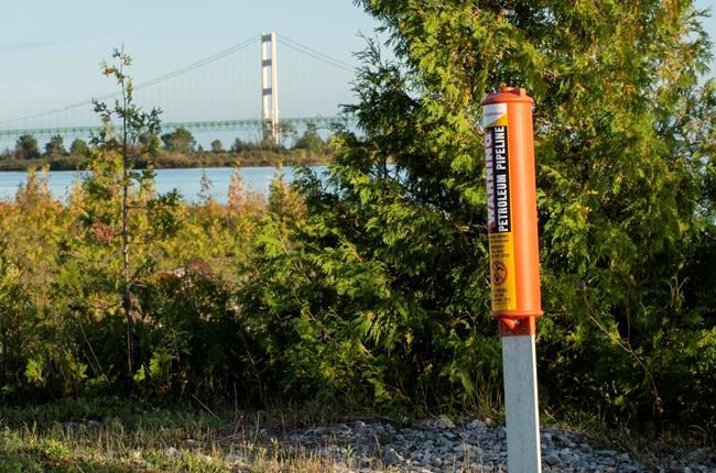 Michigan governor: Vessel damaged underwater oil pipelines | iNFOnews.ca