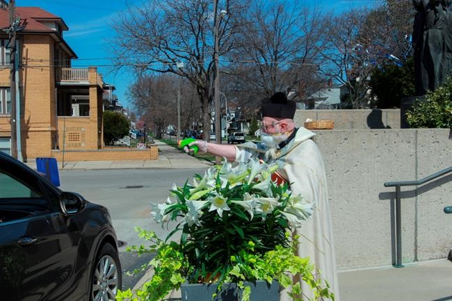 Priest draws squirt gun in fight against coronavirus | iNFOnews.ca
