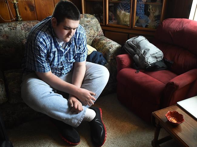 Michigan teen gets size-28 shoes, thanks to 3-D printer | iNFOnews.ca