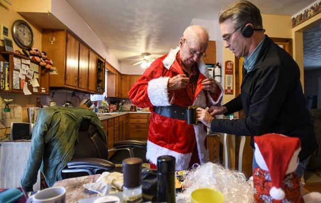 Michigan man, 90, brings Christmas to wife in nursing home | iNFOnews.ca Michigan man, 90, brings Christmas to wife in nursing home | iNFOnews.ca
