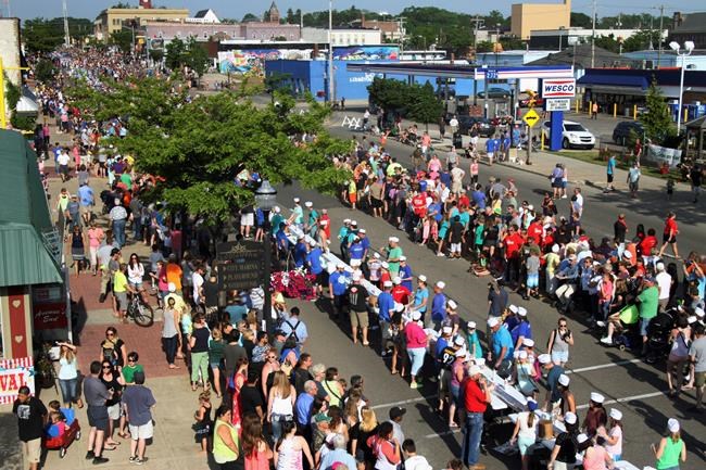 Guinness declares massive Michigan ice cream sundae a record | iNFOnews.ca Guinness declares massive Michigan ice cream sundae a record | iNFOnews.ca