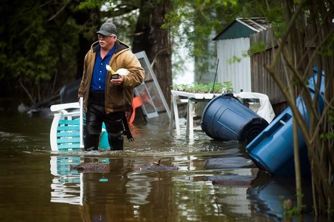 Thousands evacuated as river dams break in central Michigan | iNFOnews.ca