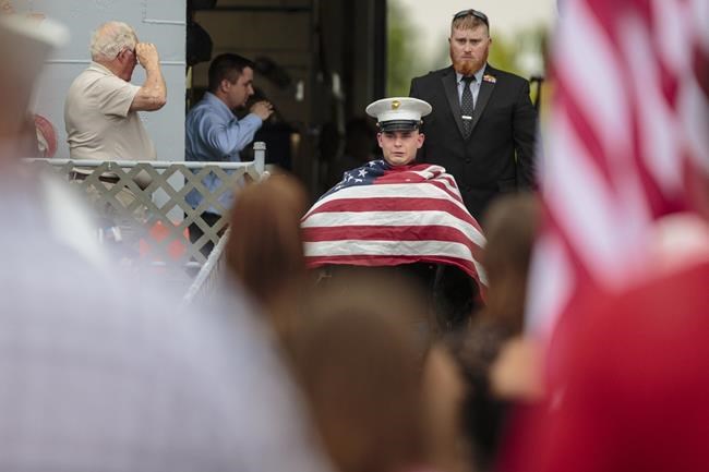 Marine dog with cancer gets tear-filled farewell | iNFOnews.ca CP1562997600