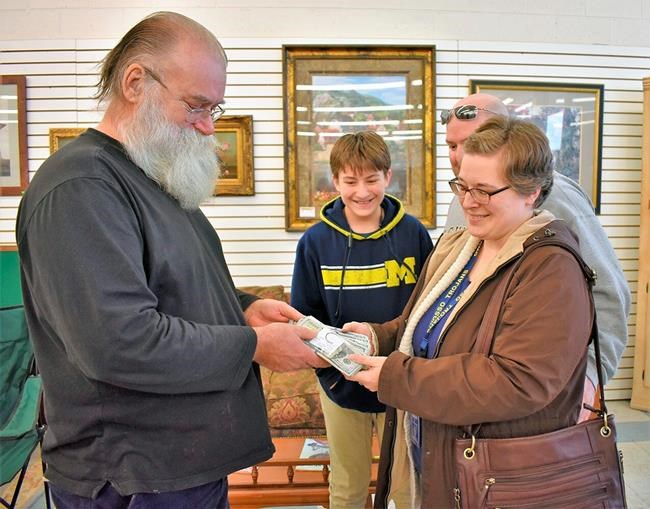 Grandpa forgot something: $43,170 found in footstool | iNFOnews.ca