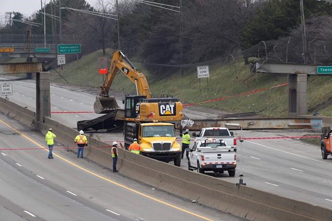 Pedestrian bridge falls onto Detroit freeway after collision | iNFOnews.ca