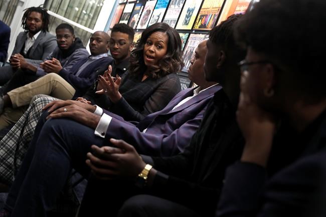 Michelle Obama surprises Detroit students at Motown Museum | iNFOnews.ca CP220561271