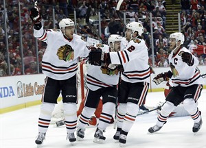 Blackhawks score 3 in 1st half of 3rd period to come back and beat Red Wings 4-3, force Game 7 | iNFOnews.ca CP23545373