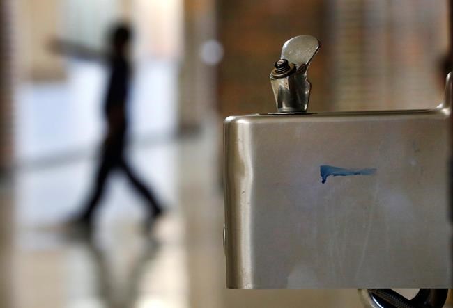 Water coolers replace school drinking fountains in Detroit | iNFOnews.ca