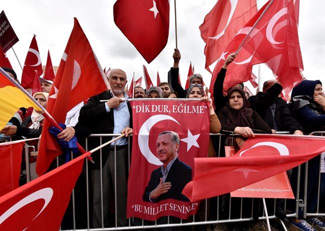 Erdogan supporters rally in Germany, denounce failed coup | iNFOnews.ca