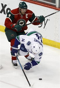 Dubnyk wins 8th in 10 starts, as slick-passing Wild top Canucks 5-3 for 6th straight win | iNFOnews.ca