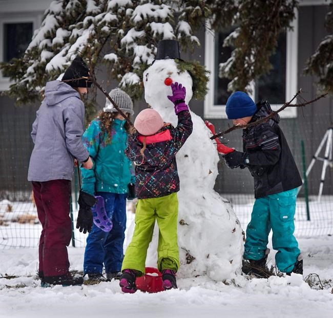 The Latest: Nearly a foot of snow in western Minnesota | iNFOnews.ca