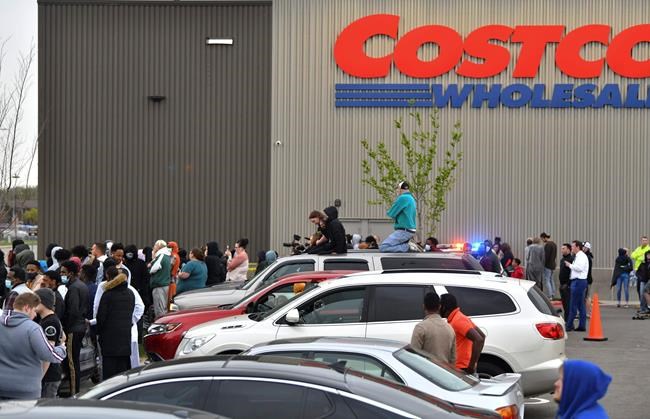 Police: Suspect who held hostages at Minnesota bank arrested | iNFOnews.ca Police: Suspect who held hostages at Minnesota bank arrested | iNFOnews.ca