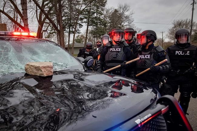 EXPLAINER: How does an officer use a gun instead of a Taser? | iNFOnews.ca