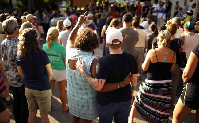 The Latest: Officer in shooting exercising right to silence | iNFOnews.ca CP40036631