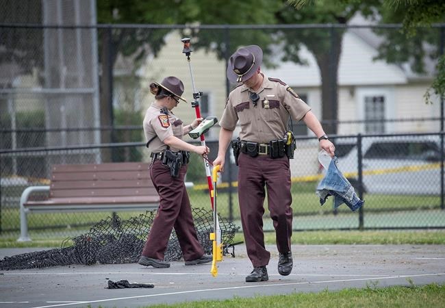 Fleeing SUV strikes children in park near Minneapolis school | iNFOnews.ca