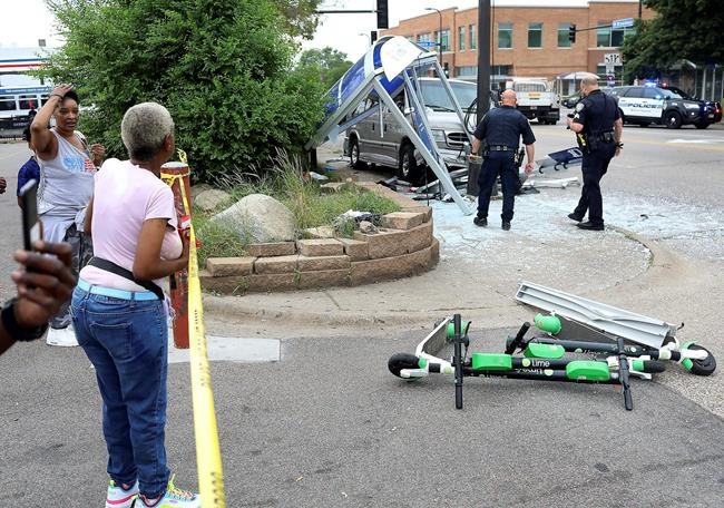 6 men injured, 3 critically in Minneapolis bus stop crash | iNFOnews.ca 6 men injured, 3 critically in Minneapolis bus stop crash | iNFOnews.ca