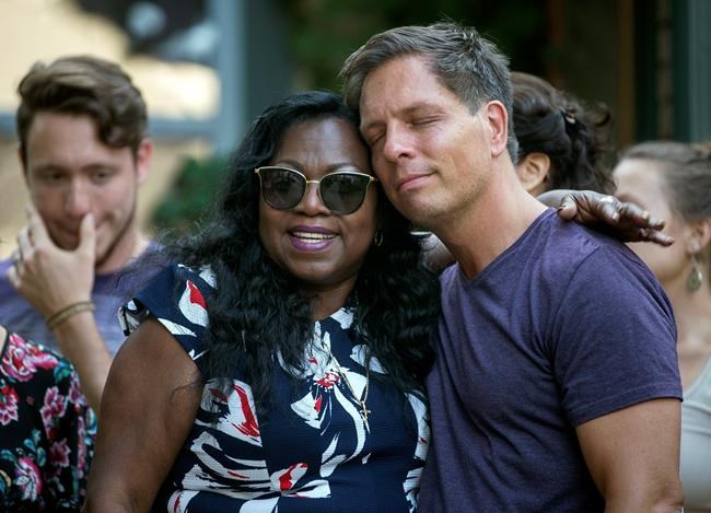 Activists: Cop's shooting of white woman treated differently | iNFOnews.ca