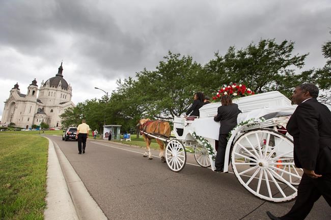 The Latest: Hundreds gather at school after Castile funeral | iNFOnews.ca