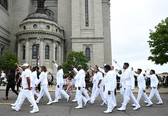 Mourners pay respects to black Minnesota man shot by officer | iNFOnews.ca Mourners pay respects to black Minnesota man shot by officer | iNFOnews.ca
