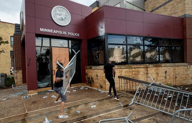 Violence again rocks Minneapolis after man's death; 1 killed | iNFOnews.ca