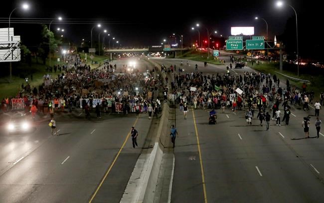 Latest: Police push protesters from St. Paul freeway | iNFOnews.ca Latest: Police push protesters from St. Paul freeway | iNFOnews.ca