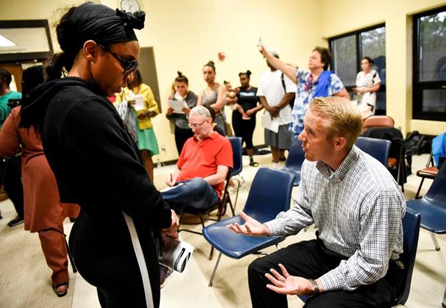 Meeting about Minneapolis police shooting ends abruptly | iNFOnews.ca