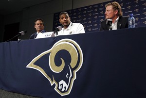 The Michael Sam show begins in St. Louis as reporters pack Rams headquarters | iNFOnews.ca CP28354031